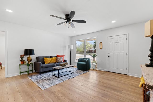 1323 Donaghey Avenue, Conway, AR 72034