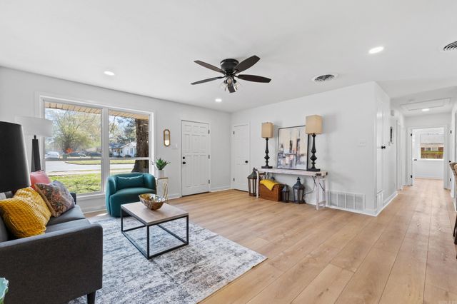 1323 Donaghey Avenue, Conway, AR 72034