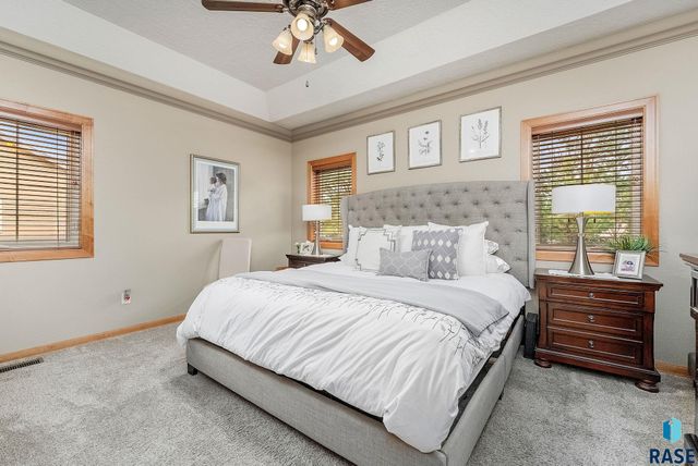 8111 S Seven Oaks Dr Drive, Sioux Falls, SD 57108