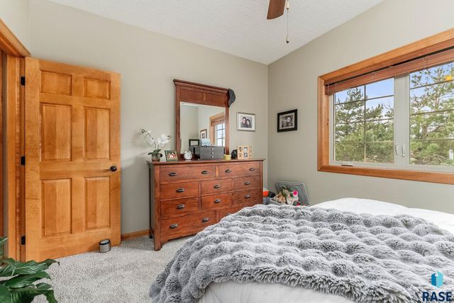 8111 S Seven Oaks Dr Drive, Sioux Falls, SD 57108