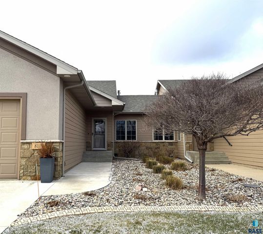 8111 S Seven Oaks Dr Drive, Sioux Falls, SD 57108