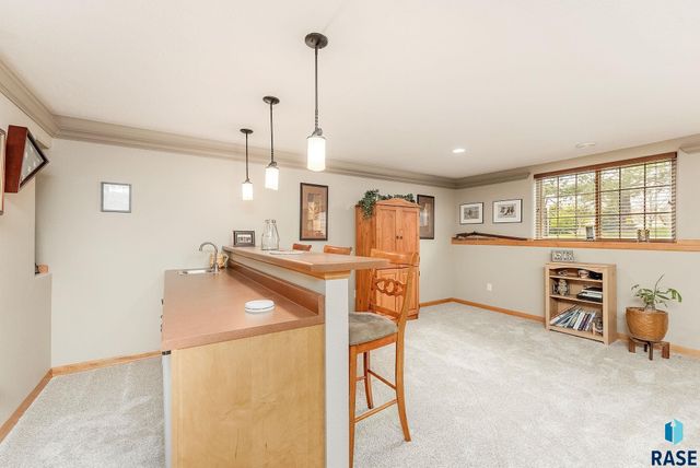 8111 S Seven Oaks Dr Drive, Sioux Falls, SD 57108