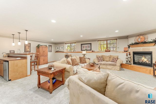 8111 S Seven Oaks Dr Drive, Sioux Falls, SD 57108