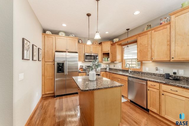 8111 S Seven Oaks Dr Drive, Sioux Falls, SD 57108