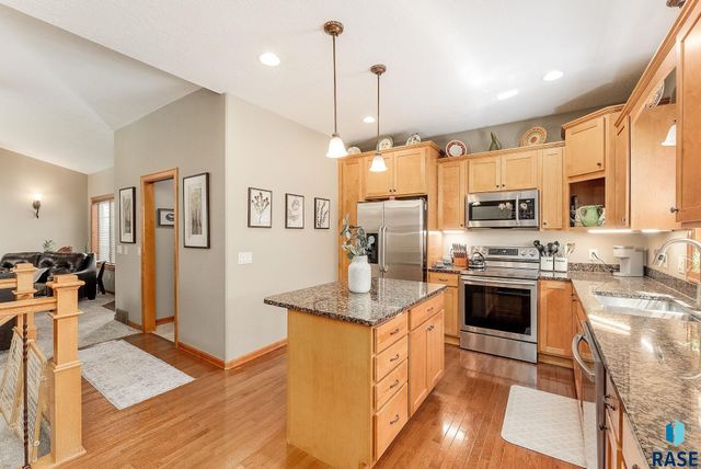 8111 S Seven Oaks Dr Drive, Sioux Falls, SD 57108