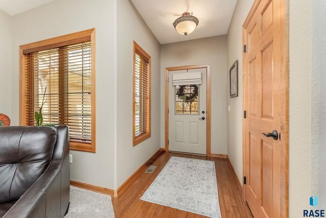 8111 S Seven Oaks Dr Drive, Sioux Falls, SD 57108