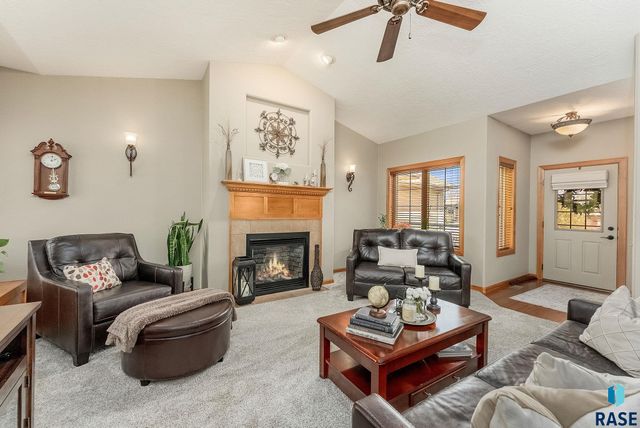 8111 S Seven Oaks Dr Drive, Sioux Falls, SD 57108