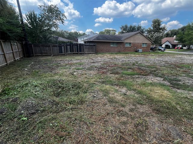10723 Longmont Drive, Houston, TX 77042