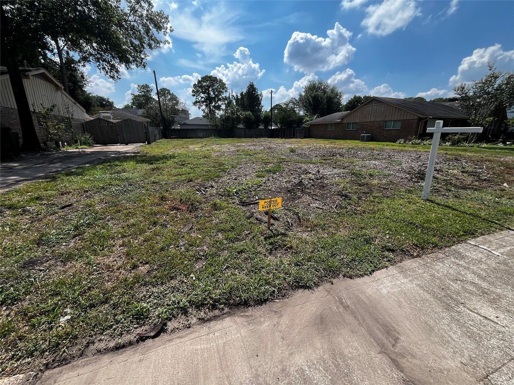 10723 Longmont Drive, Houston, TX 77042
