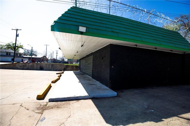 5208 E 24TH Street, Kansas City, MO 64127