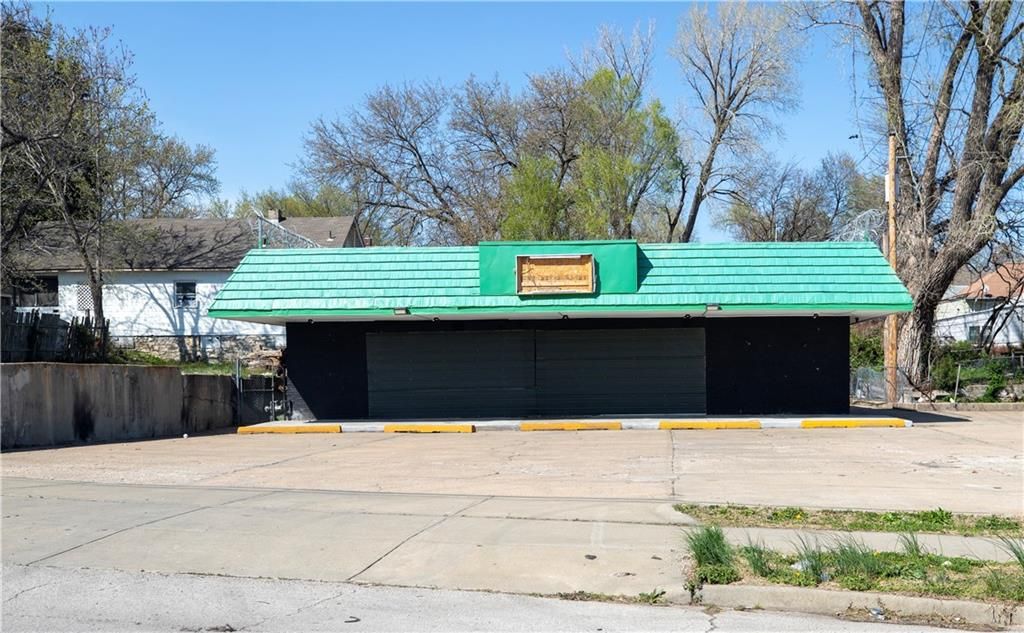 5208 E 24TH Street, Kansas City, MO 64127