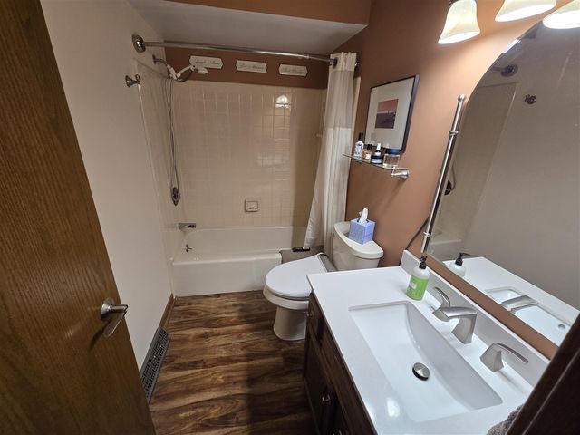 5080 Rum Creek Court, Grand Rapids, MI 49508