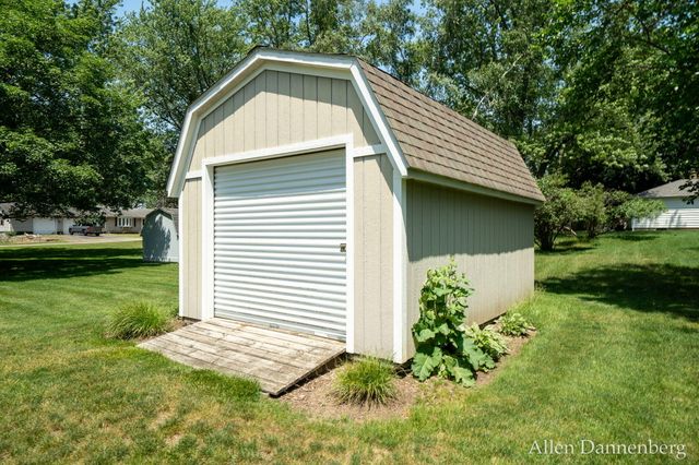 10497 Beechnut Lane, Holland Twp, MI 49464