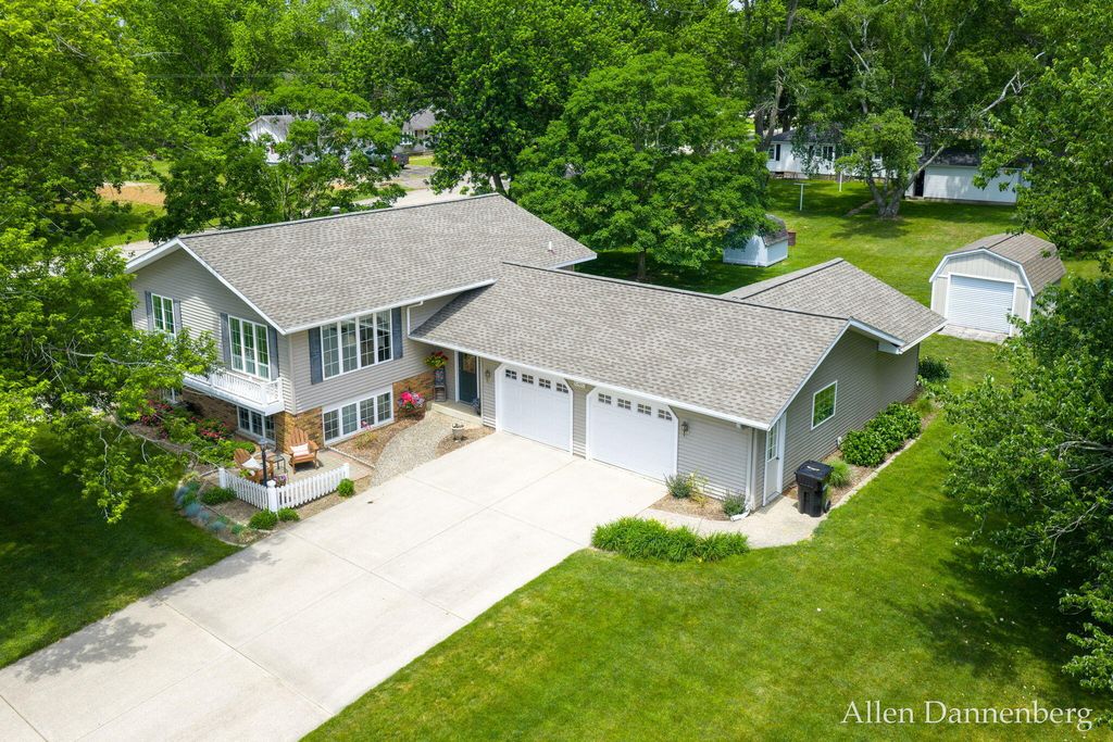 10497 Beechnut Lane, Holland Twp, MI 49464