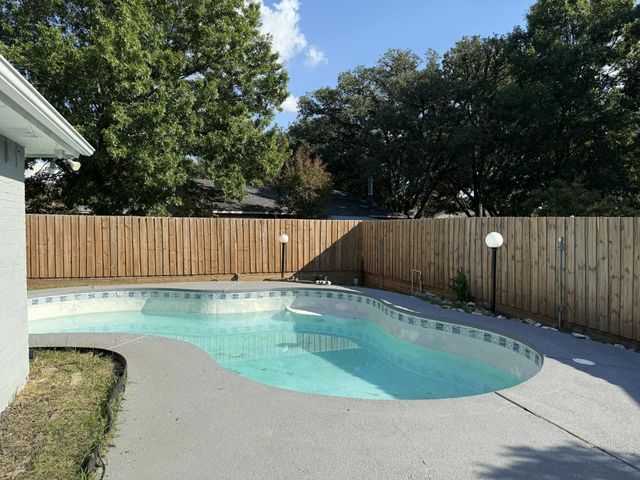 306 Ivy Way, Garland, TX 75043