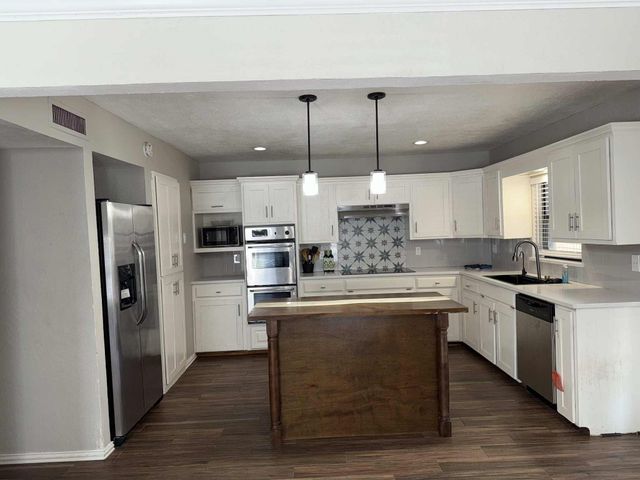 306 Ivy Way, Garland, TX 75043