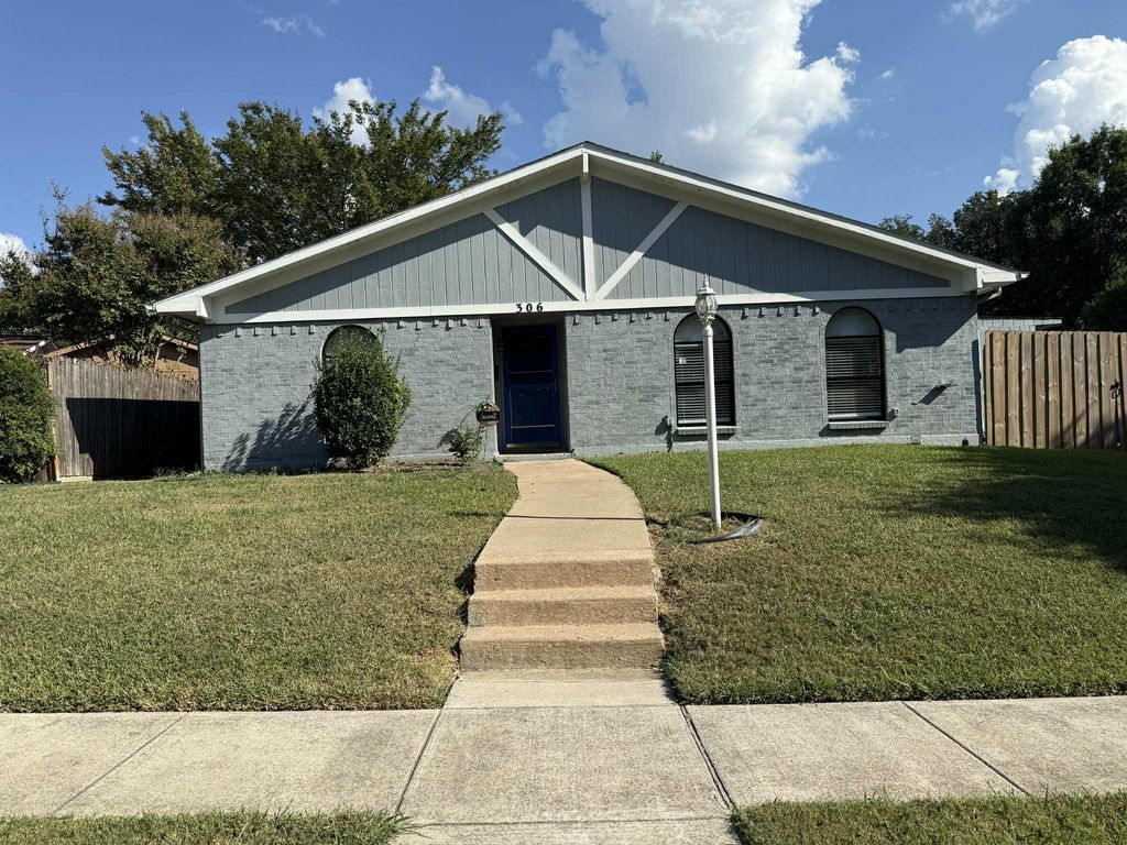 306 Ivy Way, Garland, TX 75043