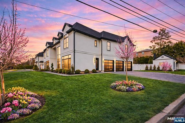 2 Maple Street, Englewood Cliffs, NJ 07632