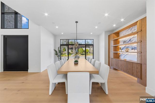 2 Maple Street, Englewood Cliffs, NJ 07632