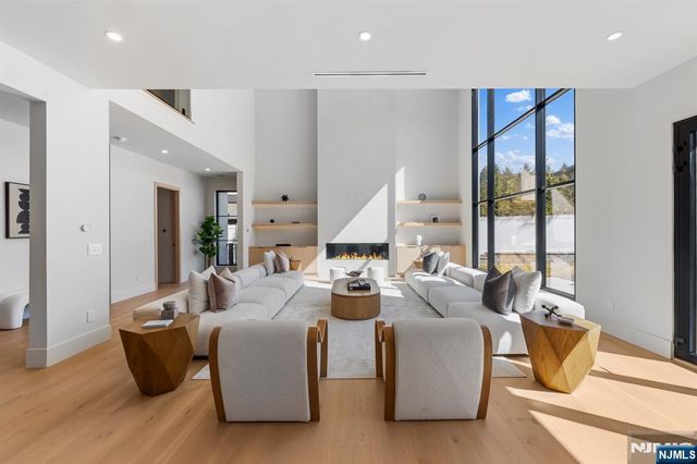 2 Maple Street, Englewood Cliffs, NJ 07632