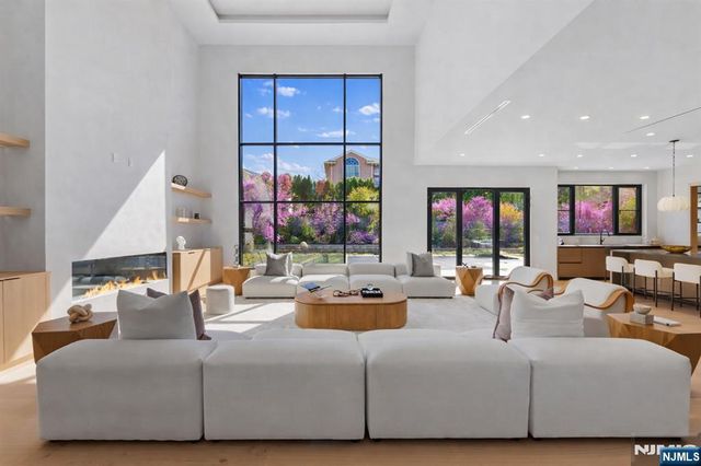 2 Maple Street, Englewood Cliffs, NJ 07632