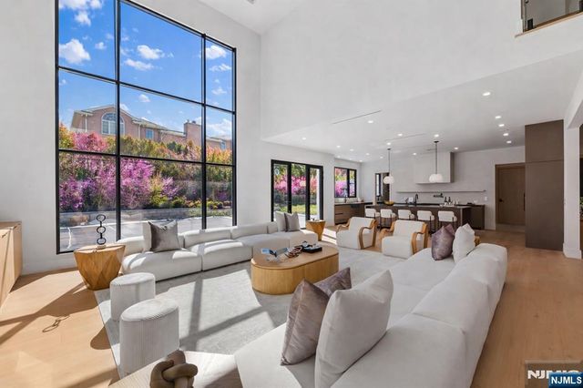 2 Maple Street, Englewood Cliffs, NJ 07632