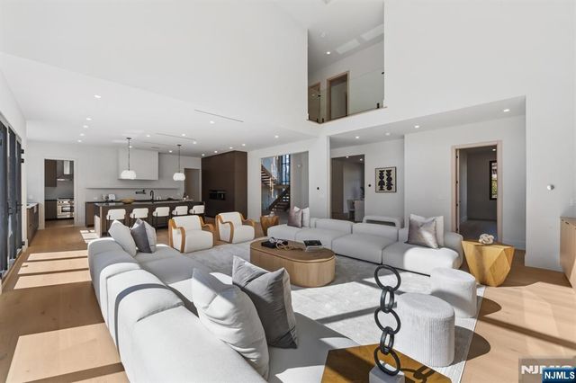 2 Maple Street, Englewood Cliffs, NJ 07632