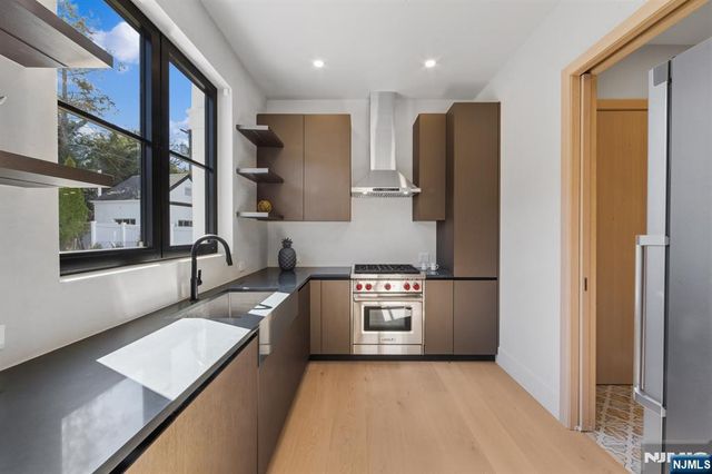 2 Maple Street, Englewood Cliffs, NJ 07632