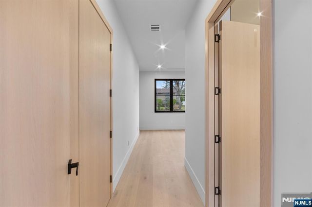 2 Maple Street, Englewood Cliffs, NJ 07632