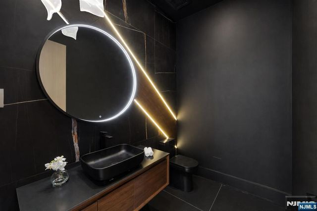 2 Maple Street, Englewood Cliffs, NJ 07632