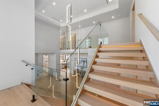 2 Maple Street, Englewood Cliffs, NJ 07632