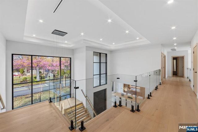 2 Maple Street, Englewood Cliffs, NJ 07632