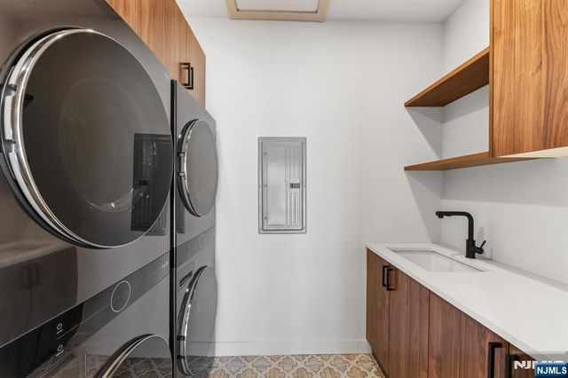 2 Maple Street, Englewood Cliffs, NJ 07632