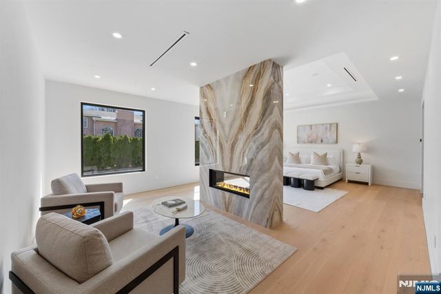 2 Maple Street, Englewood Cliffs, NJ 07632