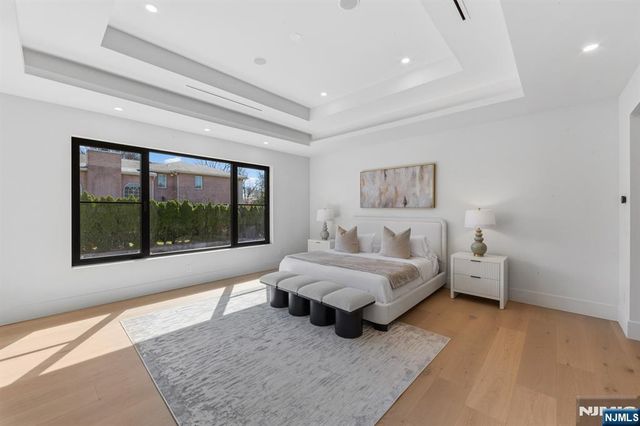 2 Maple Street, Englewood Cliffs, NJ 07632