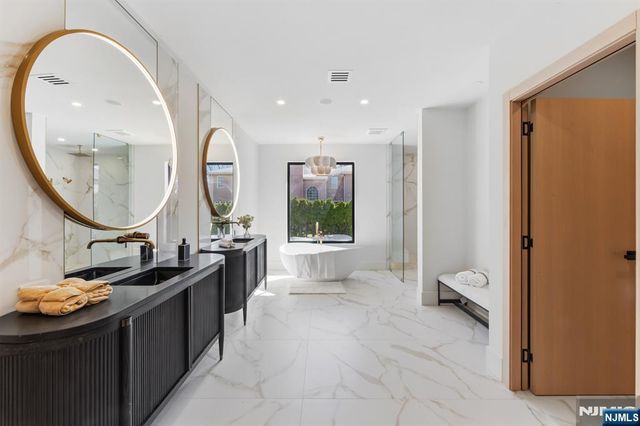 2 Maple Street, Englewood Cliffs, NJ 07632