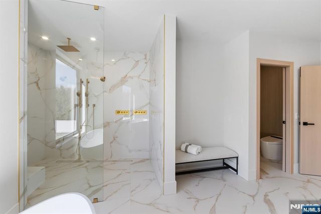 2 Maple Street, Englewood Cliffs, NJ 07632