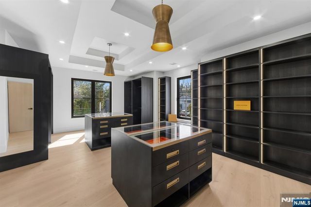 2 Maple Street, Englewood Cliffs, NJ 07632