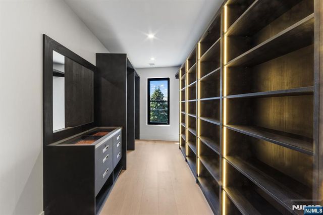 2 Maple Street, Englewood Cliffs, NJ 07632