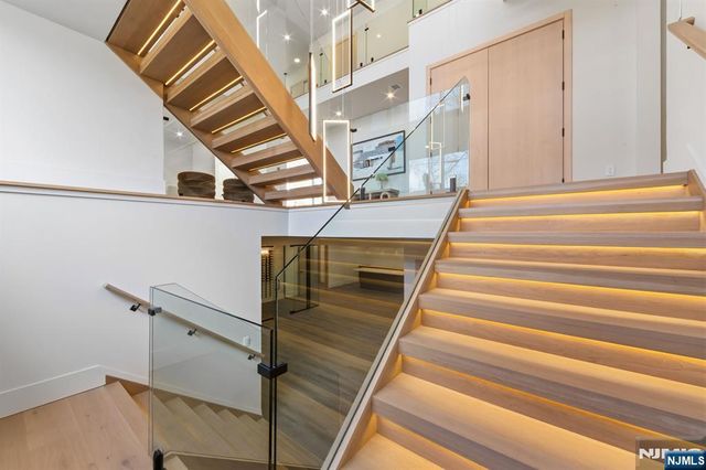 2 Maple Street, Englewood Cliffs, NJ 07632