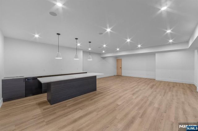 2 Maple Street, Englewood Cliffs, NJ 07632