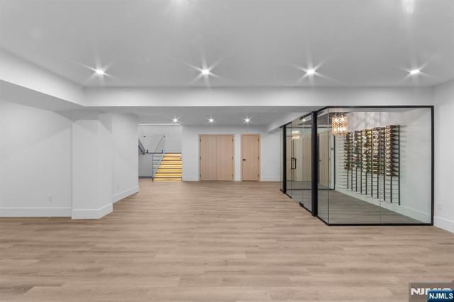 2 Maple Street, Englewood Cliffs, NJ 07632