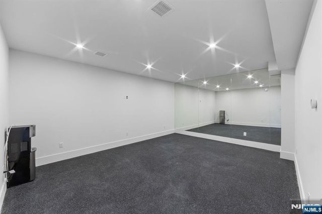 2 Maple Street, Englewood Cliffs, NJ 07632