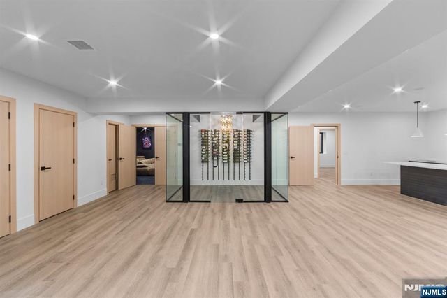 2 Maple Street, Englewood Cliffs, NJ 07632