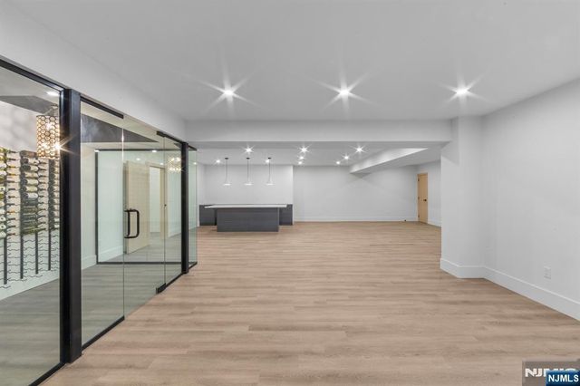 2 Maple Street, Englewood Cliffs, NJ 07632