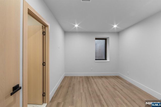 2 Maple Street, Englewood Cliffs, NJ 07632