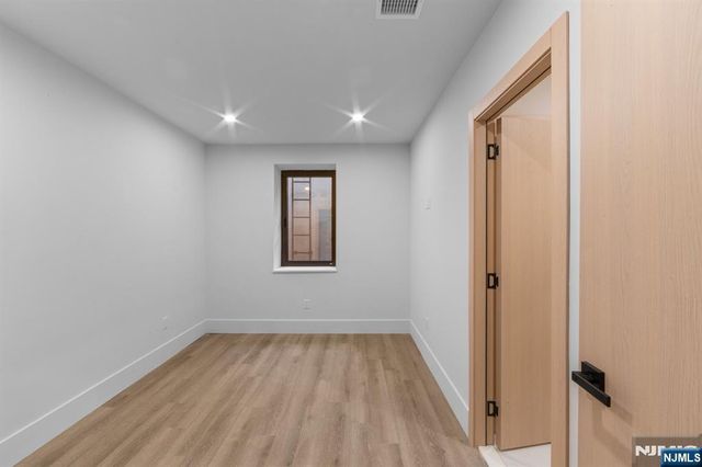 2 Maple Street, Englewood Cliffs, NJ 07632