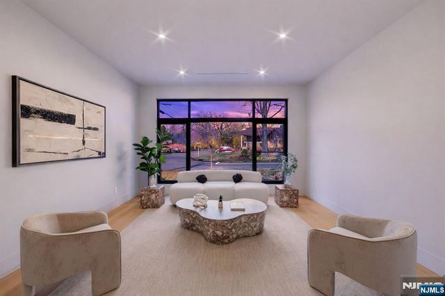 2 Maple Street, Englewood Cliffs, NJ 07632