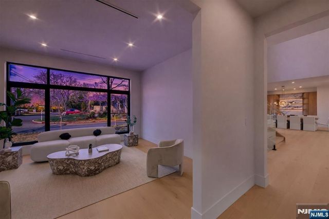 2 Maple Street, Englewood Cliffs, NJ 07632