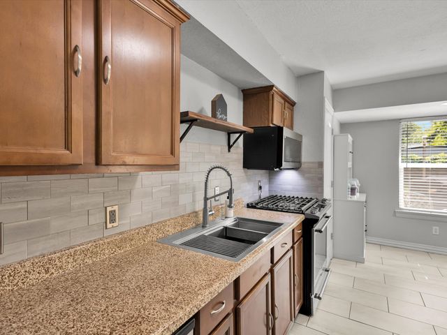 6708 Wagonet Road, Forest Hill, TX 76140
